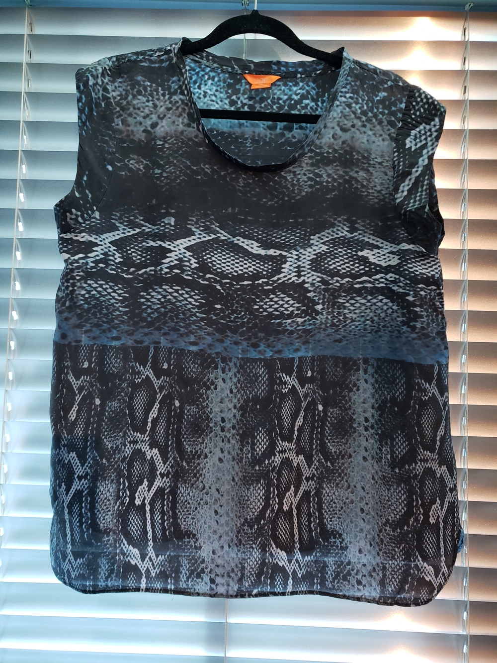100% Silk Sleeveless Women's Snake-Print Shell Top